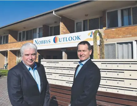  ?? Picture: SUPPLIED ?? Darrell Irwin and Geoff Lamb, of Colliers Internatio­nal, outside the Nobbys Outlook resort in Miami.