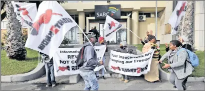  ??  ?? CENSORSHIP: The Right2Know campaign held a protest outside the SABC’s Sea Point offices over what it’s calling the broadcaste­r’s attempts to ‘censor the news’.