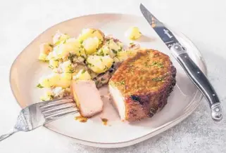  ?? CARL TREMBLAY/AMERICA’S TEST KITCHEN ?? A picture-perfect glaze dresses up these pork chops.