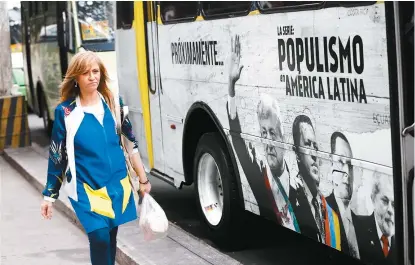  ??  ?? La publicidad en autobuses contra López Obrador es irregular, advierte el director de Lucky Ride Bus.