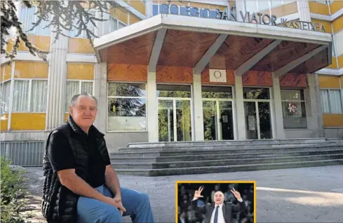  ??  ?? ORGULLOSO. Juan Pinedo, en la puerta del colegio San Viator.