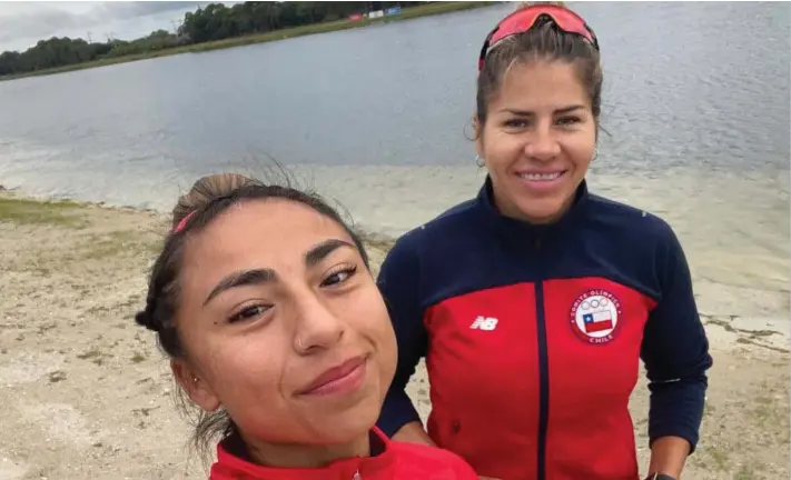  ?? ?? ► Las atletas Bárbara Jara y Karen Roco compiten en la disciplina de canotaje.