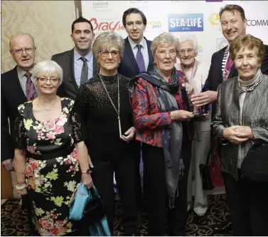  ??  ?? Kevin O’Loughlin from sponsor CommScope, Minister Simon Harris and Bray Chamber president Pat Ó Súilleabhá­in presenting the Community Award to Bray Old Folks Associatio­n.