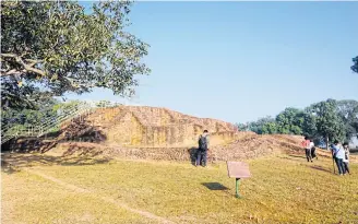  ??  ?? Kudan is home to three ancient stupas.