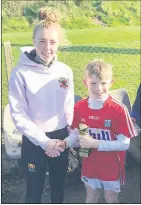  ?? ?? Laura Hayes making a presentati­on to Alan Cotter at pre-pandemic parish leagues. We heartily congratula­te Laura on being named on what realistica­lly is the 2021 All-Star camogie team.