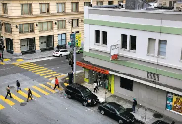  ?? Photos by Leah Millis / The Chronicle ?? The corner of Golden Gate and Leavenwort­h has been crime- ridden even by Tenderloin standards.