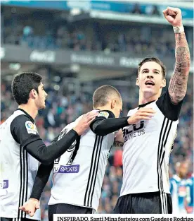  ??  ?? INSPIRADO. Santi Mina festejou com Guedes e Rodrigo