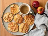  ??  ?? Above left: Apple & ricotta hotcakes with coconut caramel sauce.