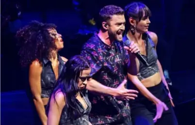  ?? FOTO INGE KINNET ?? Justin Timberlake in het Sportpalei­s. Hij treedt in Antwerpen op met een twintigkop­pige band.