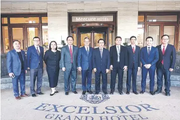  ??  ?? Delegation from Sarawak led by Dr Rundi (fifth right) at the 4th ARE Energy Access Investment Summit in Catania, Sicily.