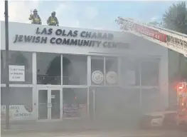  ?? FLFR ?? First responders battle a fire on Saturday at the Las Olas Chabad Jewish Center.