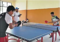  ??  ?? Formación. Estudiante­s vicentinos se preparan para clasificar a la competenci­a nacional este mes.