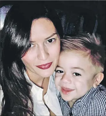  ??  ?? Victoria Freeman cuddles her little son Mason before his death almost three years ago