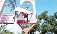  ?? POLICE ?? Kampong Speu provincial authority removes beer advertisin­g signs at restaurant­s on May 24.