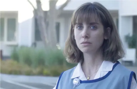  ?? NETFLIX ?? The socially awkward Sarah (Alison Brie) has trouble distinguis­hing between real life and her bizarre dreams of time travel and alien abduction in “Horse Girl.”