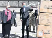  ??  ?? Hungarian Minister of Foreign Affairs and Trade Peter Szijjarto, right, hands over medical donations to his Bosnian counterpar­t in Sarajevo in April.