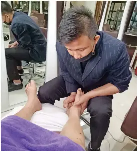  ??  ?? Foot massage is a good stress reliever