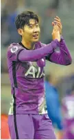 ?? ?? Alegría. El surcoreano Son Heung-min celebra luego del triunfo del Tottenham.