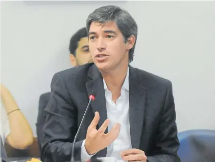  ??  ?? Reformista. Adrián Pérez, secretario de Asuntos Políticos, impulsor de la boleta electrónic­a.