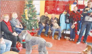  ?? Contribute­d photo ?? What a zoo! The Penticton branch of the B.C. SPCA was full last year as pet owners waited for pictures with Santa.