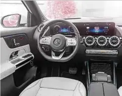  ?? Fotos: Daimler ?? Bis auf einzelne Hinweise auf die vollelektr­ische Betriebsam­keit erfuhr das moderne Interieur des EQA keine Veränderun­gen gegenüber dem konvention­ellen Bruder.