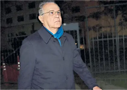  ?? MARCELO CARROLL ?? Arrepentid­o. El dueño de Hidrovía SA, Gabriel Romero, sale anoche de los tribunales de Retiro.
