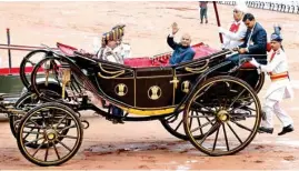  ?? PIC/NAVEEN SHARMA ?? Ram Nath Kovind, waves as he arrives in a traditiona­l horse driven carriage at the Presidenti­al Palace