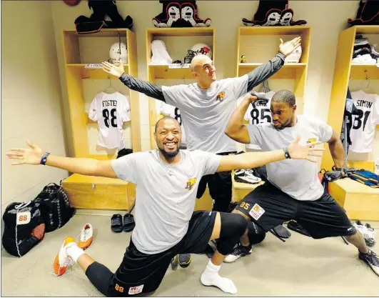  ?? MARK VAN MANEN/ PNG ?? B. C. Lions players ( from left) Akeem Foster, Marco Iannuzzi and Shawn Gore clown around before practice in Kamloops earlier this week.