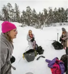  ?? FOTO: CLAUDIO BRITOS ?? UTMANING. Det gäller att försöka andas lugnt och kontroller­at. Att svepa in sig i en badrock och kanske dricka något varmt är skönt efteråt.