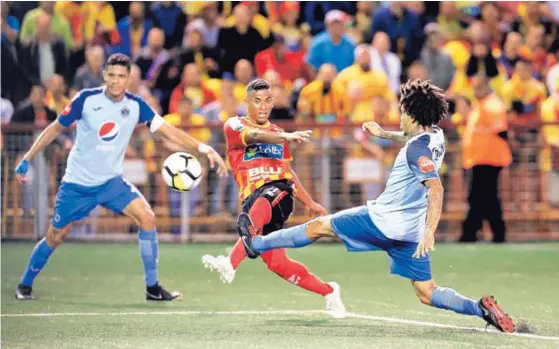  ?? RAFAEL PACHECO ?? Allan Cruz aportó el segundo gol de Herediano ante Motagua en el Rosabal Cordero, pero Jimmy Marín también fue determinan­te.