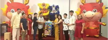  ?? ?? Kevin (fifth left) launching the MTPN Sabah CNY celebratio­n.