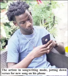  ?? ?? The artiste in songwritin­g mode, jotting down verses for new song on his phone