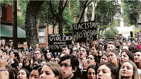  ?? Coletivo AfroMack - 2018/Divulgação ?? Protesto contra racismo na Universida­de Presbiteri­ana Mackenzie