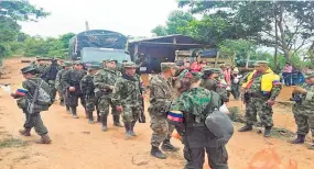  ?? ARCHIVO ?? Miembros de las Farc dirigiéndo­se a la zona de concentrac­ión de Pondores, La Guajira