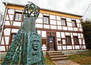  ?? Foto: Thomas Frey, dpa ?? In diesem Fachwerkha­us in Hamm (Sieg) in Rheinland Pfalz wurde der Sozialrefo­rmer und Vater der Genossensc­haften in Deutschlan­d, Friedrich Wilhelm Raiffeisen, am 30. März 1818 geboren.