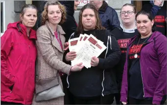  ??  ?? Imelda Ryan- Jones handing over 200 signatures from the Riverstown area to Fiona Gallagher, Shelly Fletcher, Yvonne Rainey and Jade Donlon of Enough is Enough.