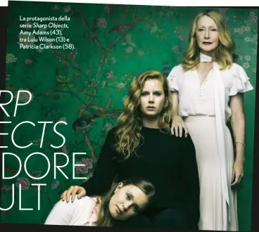  ??  ?? La protagonis­ta della serie Sharp Objects, Amy Adams (43), tra Lulu Wilson (13) e Patricia Clarkson (58).