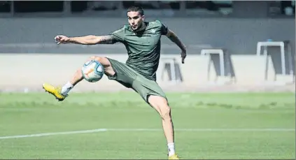  ?? FOTO: EFE ?? Marc Bartra, durante un entrenamie­nto
El central considera que el derbi sevillano es el mejor partido para reanudar la competició­n