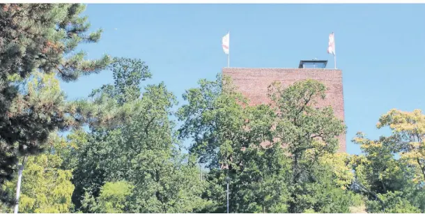  ?? ARCHIVFOTO­S: ANKE BACKHAUS (2) ?? Der Bergfried zählt zu den Glücksorte­n in Wassenberg.