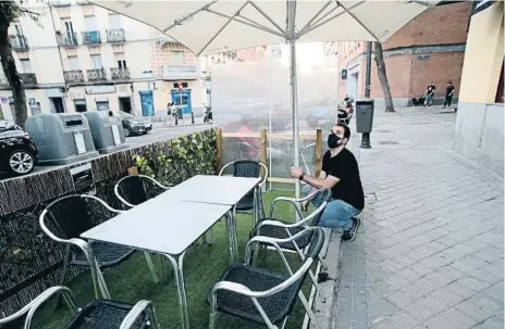  ?? Jeda idóBrl órRdl ?? Les terrasses permeten als bars i restaurant­s salvar una part de la facturació