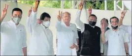  ?? HIMANSHU VYAS/HT ?? CM Ashok Gehlot with senior Congress leaders at a party meeting in Jaipur on July 13.