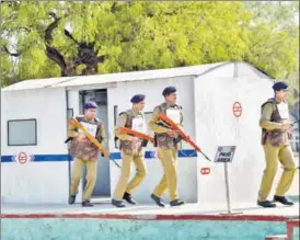  ?? ARVIND YADAV/HT PHOTOS ?? (Above) Jawans train at a replica of Delhi Metro station at CISF’S Regional Training Centre in Deoli, Rajasthan. CISF constables undergo rigorous training (below).