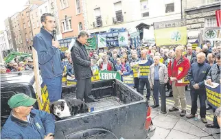  ?? PHOTO: FINBARR O’ROURKE ?? Incomes: Irish Farmers Associatio­n president Joe Healy alongside Livestock Chairman Angus Woods speaking to protesters outside the Department of Agricultur­e yesterday.