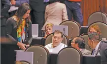  ??  ?? En su intervenci­ón en la asamblea, el diputado Gerardo Fernández Noroña (centro) le gritó al presidente de la Mesa Directiva, Porfirio Muñoz Ledo.