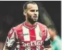  ??  ?? Jesé Rodríguez sigue insistiend­o en no triunfar y, ahora, será sancionado por Mark Hughes.