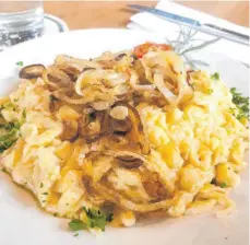  ?? FOTO: NYF ?? Der Star der Mahlzeit: Die Allgäuer Kässpätzle werden durch die Käsemischu­ng zur würzmächti­gen Spezialitä­t.