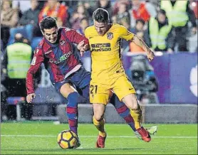  ?? FOTO: EFE ?? Kevin Gameiro hizo dos goles en el Ciutat de Valencia el sábado