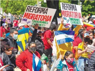  ?? REUTERS ?? Activistas marcharon el 1 de mayo en Washington por una reforma migratoria