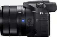  ??  ?? Ein- Kilo- Kamera: Wie schon das Vorgängerm­odell, wiegt auch die RX10 IV rund ein Kilogramm.