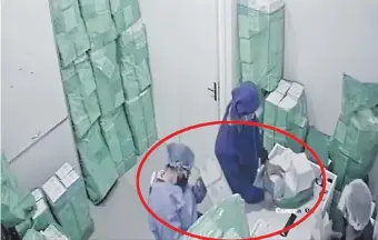  ??  ?? Las cajas de mascarilla­s llegaron al país en tres cajas proveídas por diferentes fabricante­s, dijo el ministro Arnaldo Giuzzio. En un depósito se les imprimió a todas una misma marca.